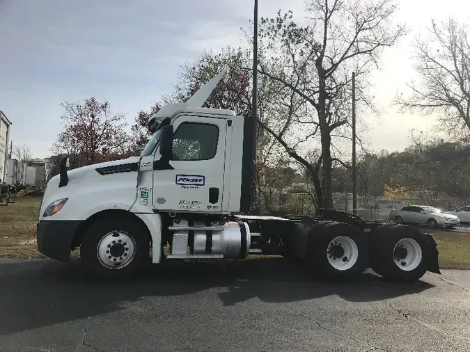 2018 Freightliner T12664ST