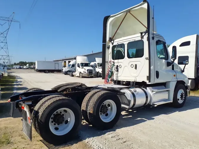 2020 FREIGHTLINER CASCADIA 125