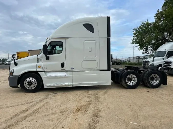 2019 Freightliner X12564ST