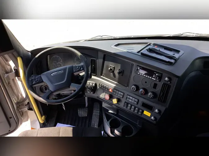 2023 Freightliner Cascadia 12687204bb8012ef6b99e584d99e7274363