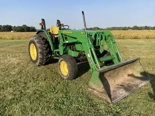 2000 John Deere 5210