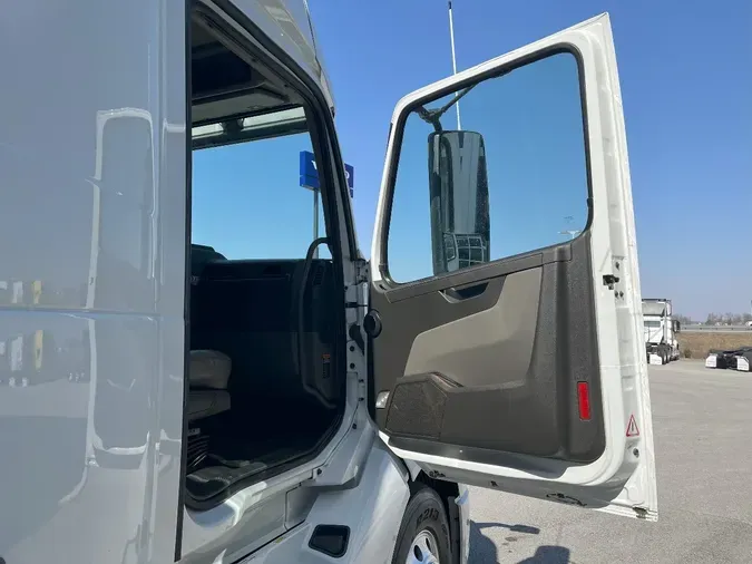 2019 VOLVO VNL860