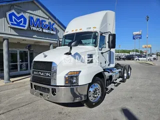 2019 MACK AN64T
