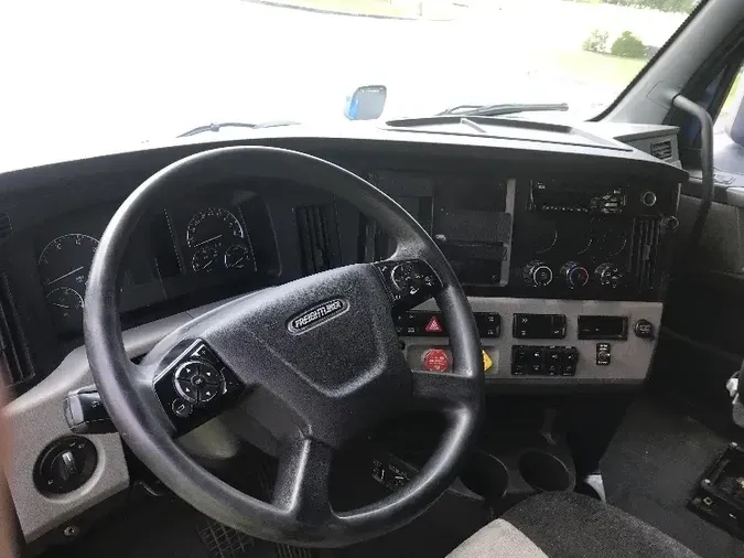 2019 Freightliner T12664ST