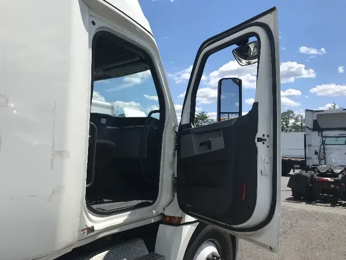 2019 Freightliner T12664ST