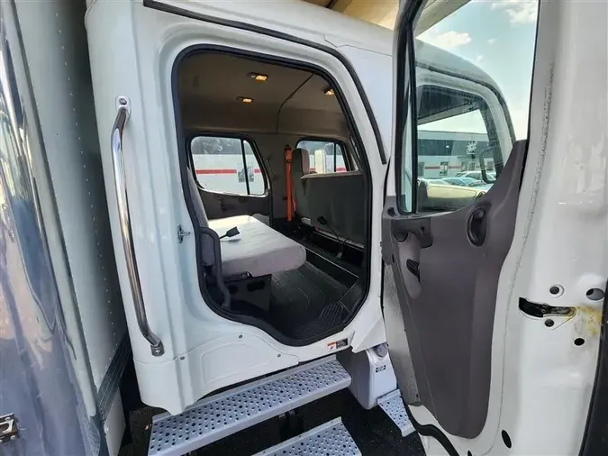2020 FREIGHTLINER M2-106