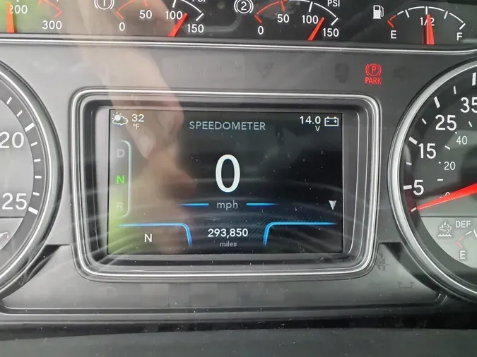 2019 NAVISTAR INTERNATIONAL LT625 DAYCAB T/A872f4ea649afe3d870133b5d720ba8b7