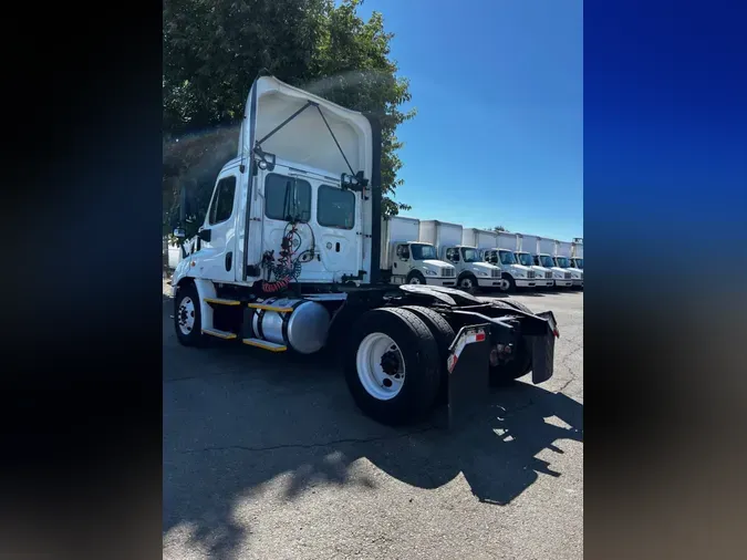 2018 FREIGHTLINER CASCADIA 113