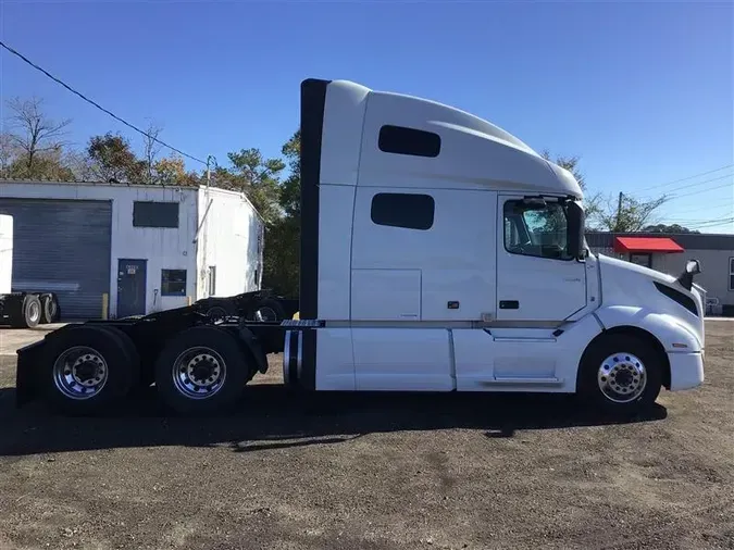 2022 VOLVO VNL64T760