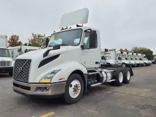2019 VOLVO VNL64T-300