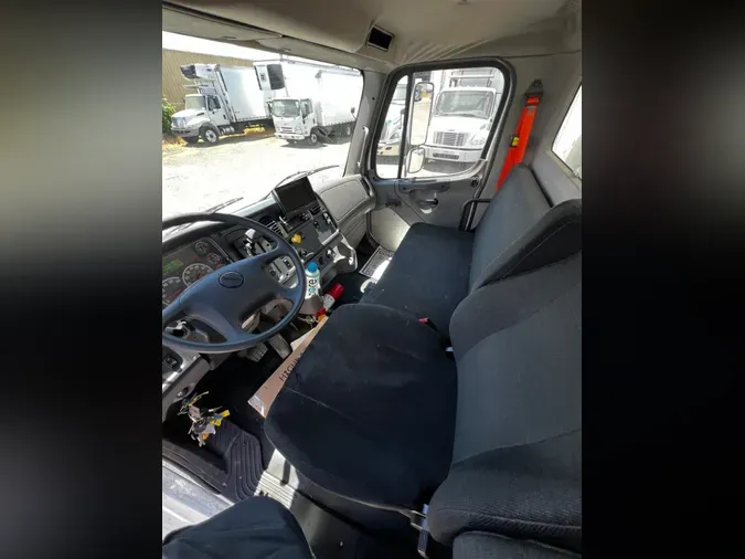 2018 FREIGHTLINER M2 106