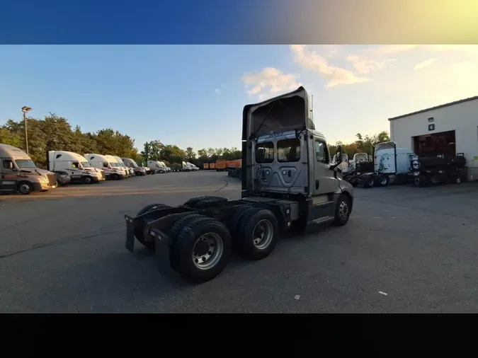 2020 Freightliner Cascadia 1268738c28fd444aa80db3d143505336a6a
