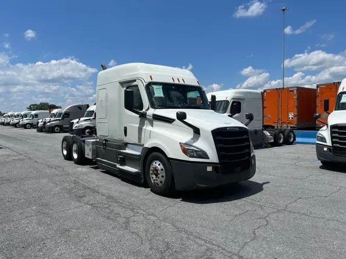2021 Freightliner Cascadia 12687398671bdfef127fe27af2c66d84f2f