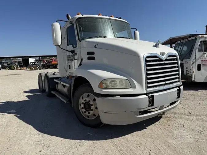 2004 MACK VISION CX613
