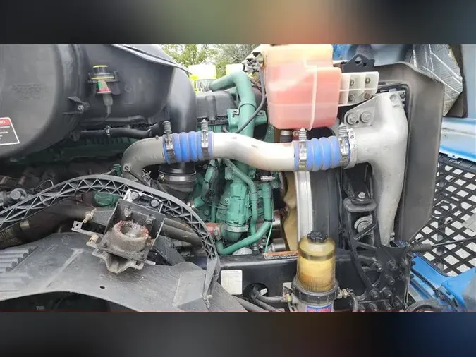 2017 VOLVO VNL300