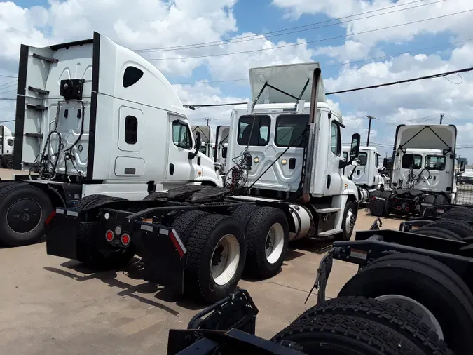 2016 FREIGHTLINER/MERCEDES CASCADIA 125