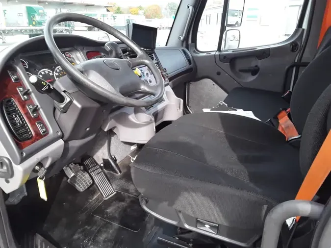 2020 FREIGHTLINER/MERCEDES M2 1068744f3d896807c3d2e4c77ea163871a6