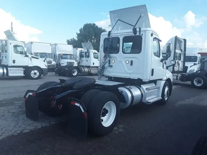 2020 FREIGHTLINER NEW CASCADIA 126