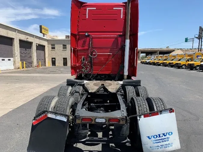2015 VOLVO VNL64670
