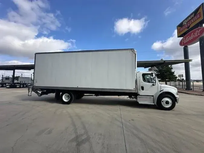 2022 Freightliner Business Class M2 106