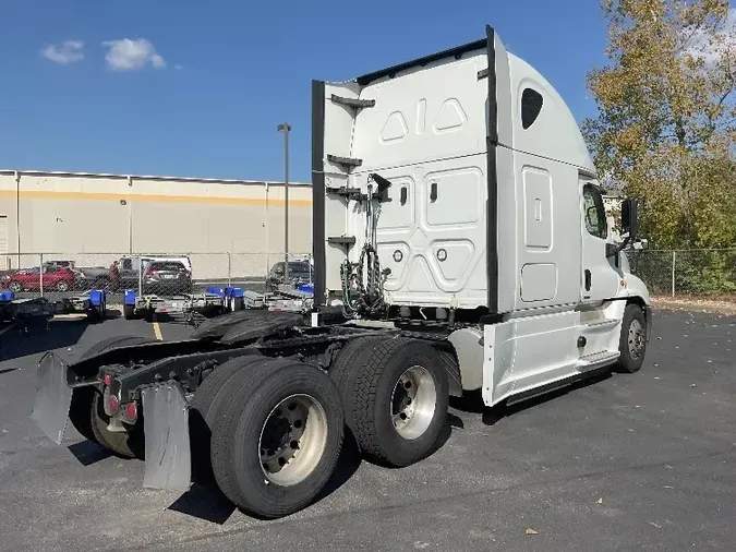 2019 Freightliner X12564ST