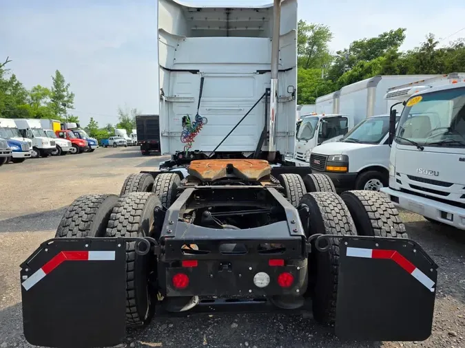 2019 VOLVO VNR64T-640