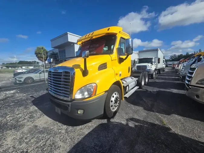 2019 FREIGHTLINER CASCADIA 113