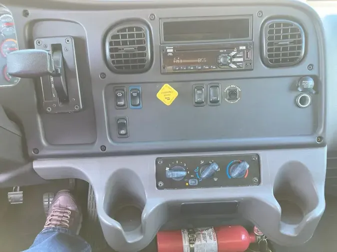 2018 FREIGHTLINER M2 106