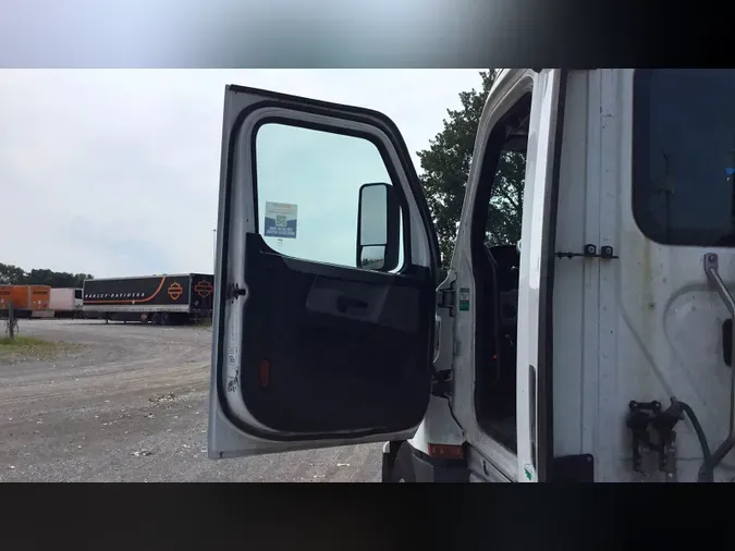 2020 Freightliner Cascadia 126