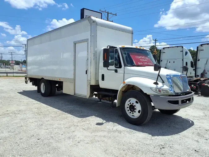 2018 NAVISTAR INTERNATIONAL 4300LP (4X2)