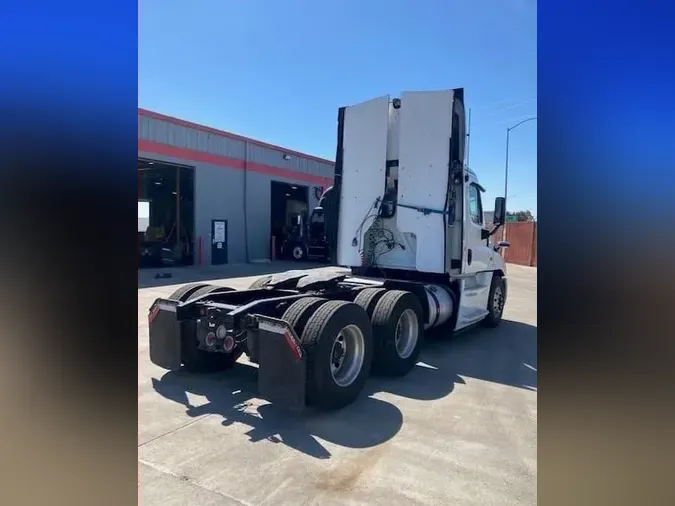 2019 FREIGHTLINER/MERCEDES CASCADIA 125