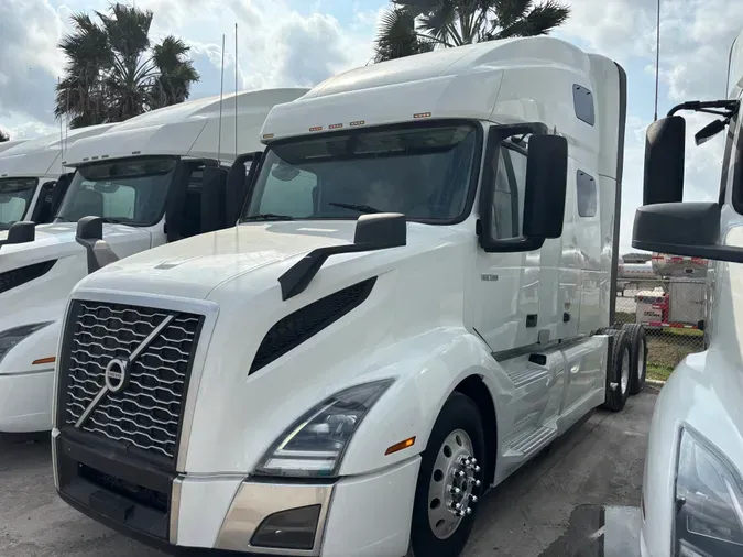 2023 VOLVO VNL64T760