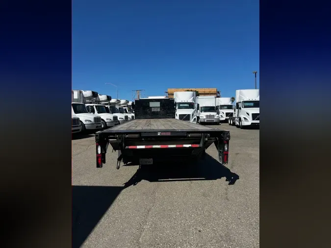 2018 FREIGHTLINER M2 106