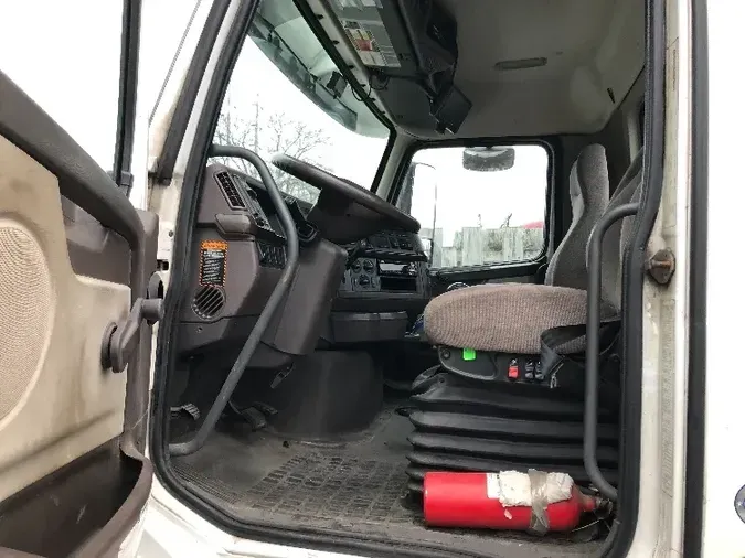 2015 VOLVO VNL42300