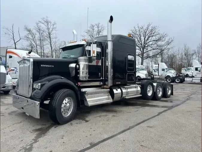 2024 Kenworth W900