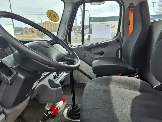 2018 FREIGHTLINER/MERCEDES M2 106