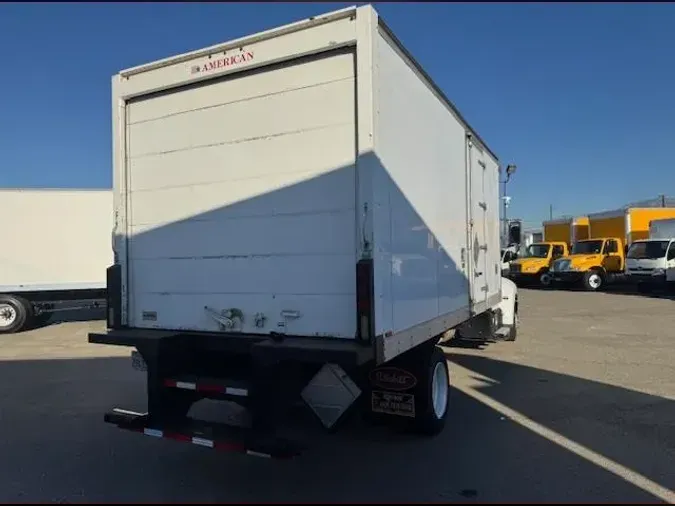 2019 Peterbilt 325