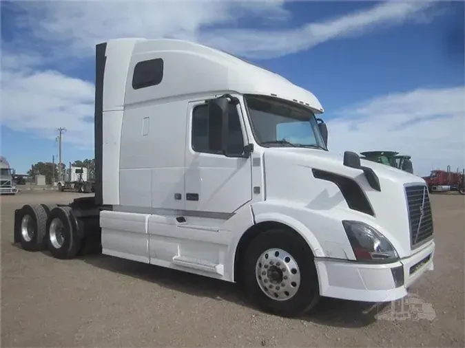 2014 VOLVO VNL64T670