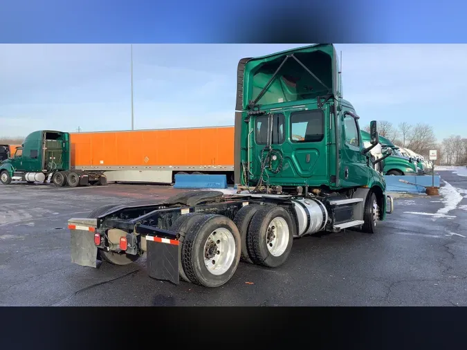 2020 Freightliner Cascadia 1268777fbf0d6256f3eeb9775051fcc886f