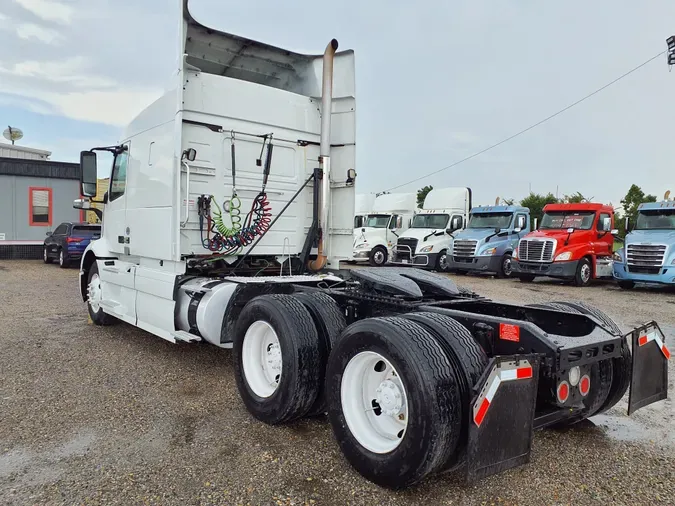 2019 VOLVO VNR64T-640