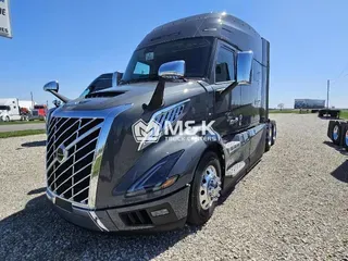 2025 VOLVO VNL64TV04