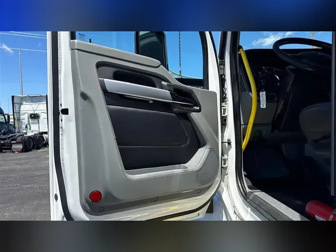 2021 KENWORTH T680