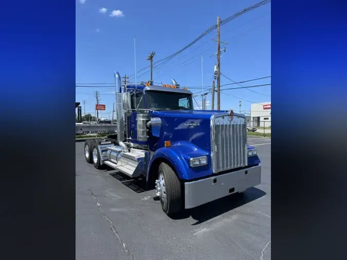 2025 Kenworth W900