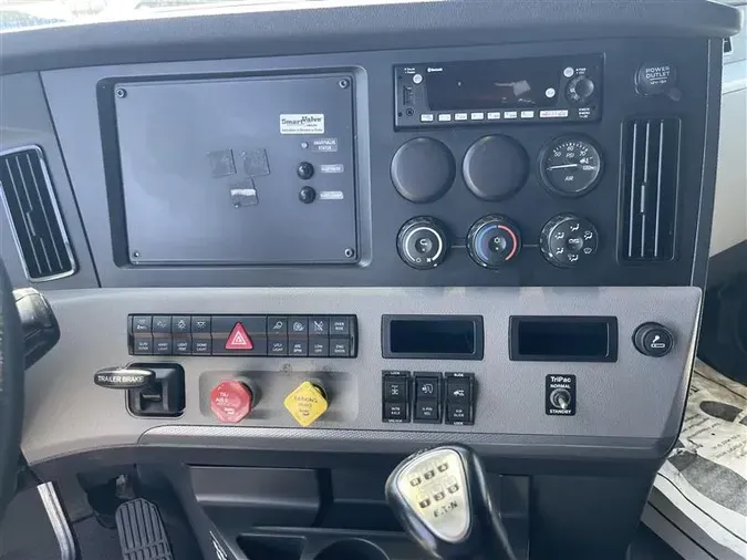 2020 FREIGHTLINER CA126