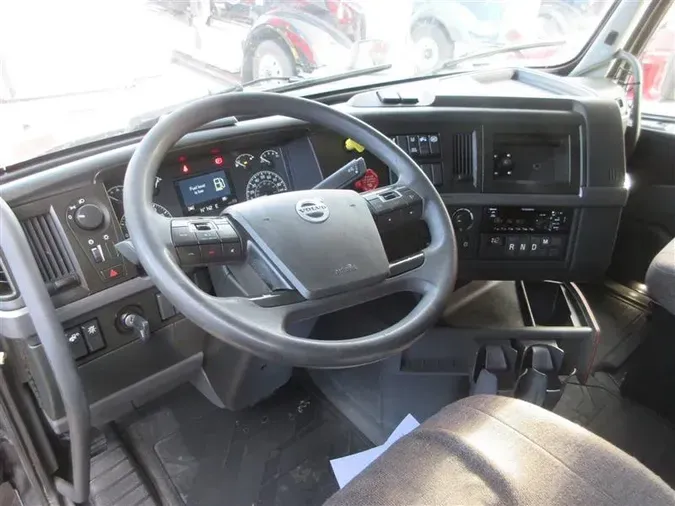 2022 VOLVO VNL860