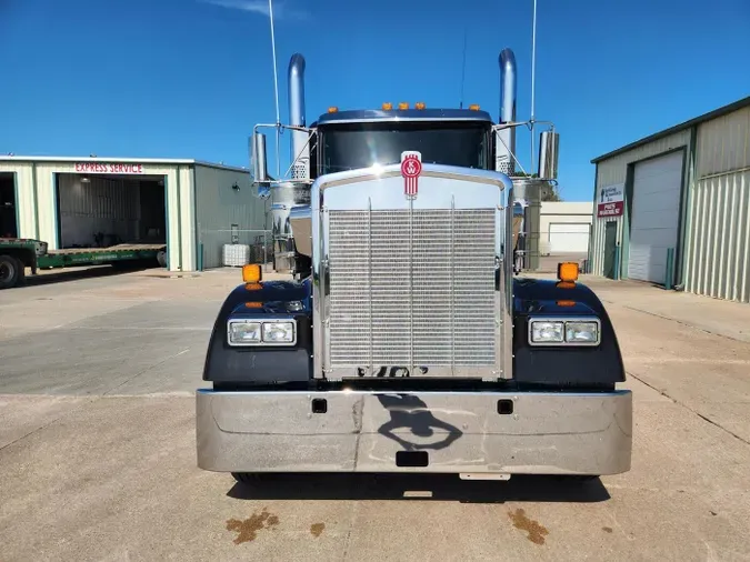 2026 Kenworth W900L