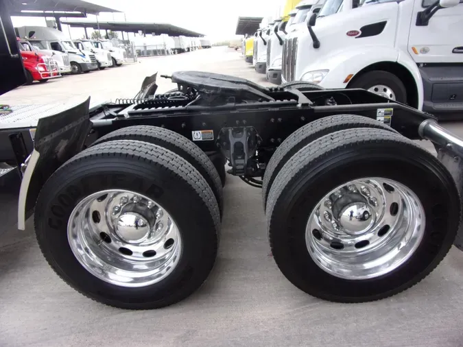 2022 Peterbilt 389