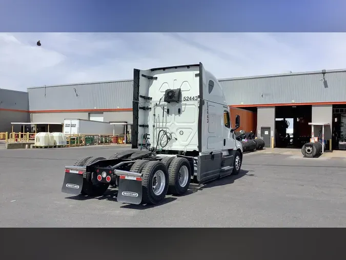 2022 Freightliner Cascadia 126