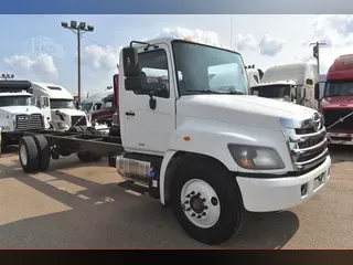 2017 HINO 268A