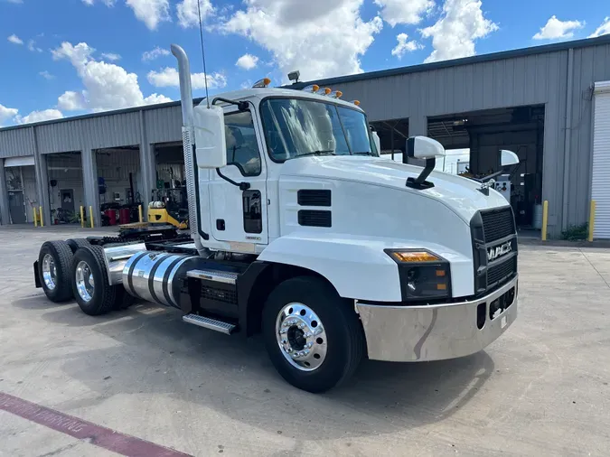 2022 MACK AN64T